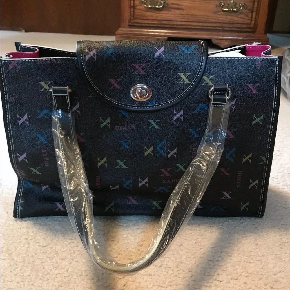 NWT Maxx New York Logo Print Purse & Wallet